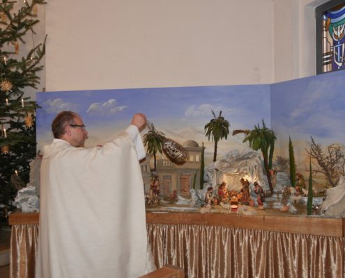 NeubauKrippeKircheEinweihung_Weihrauch